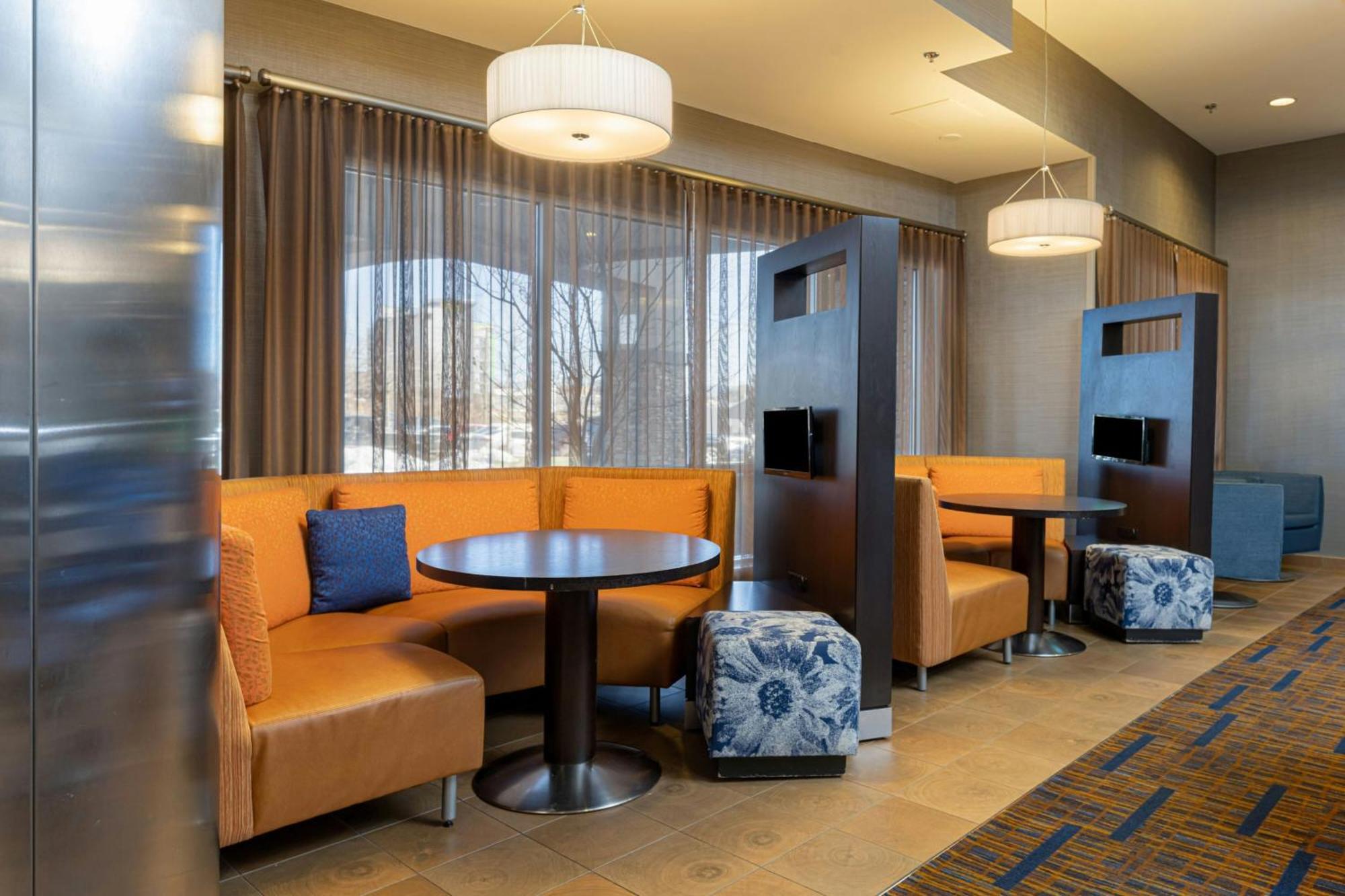 Courtyard By Marriott Asheville Airport Флетчер Экстерьер фото