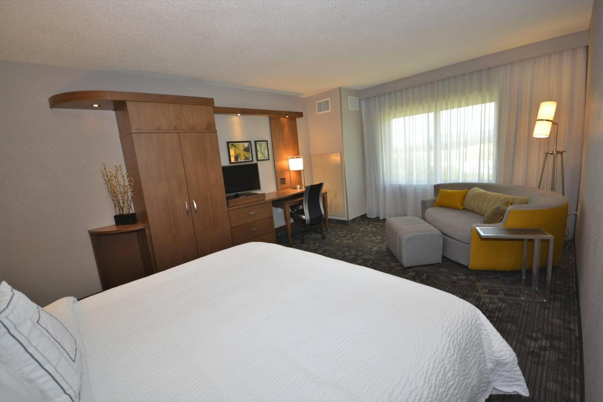 Courtyard By Marriott Asheville Airport Флетчер Экстерьер фото