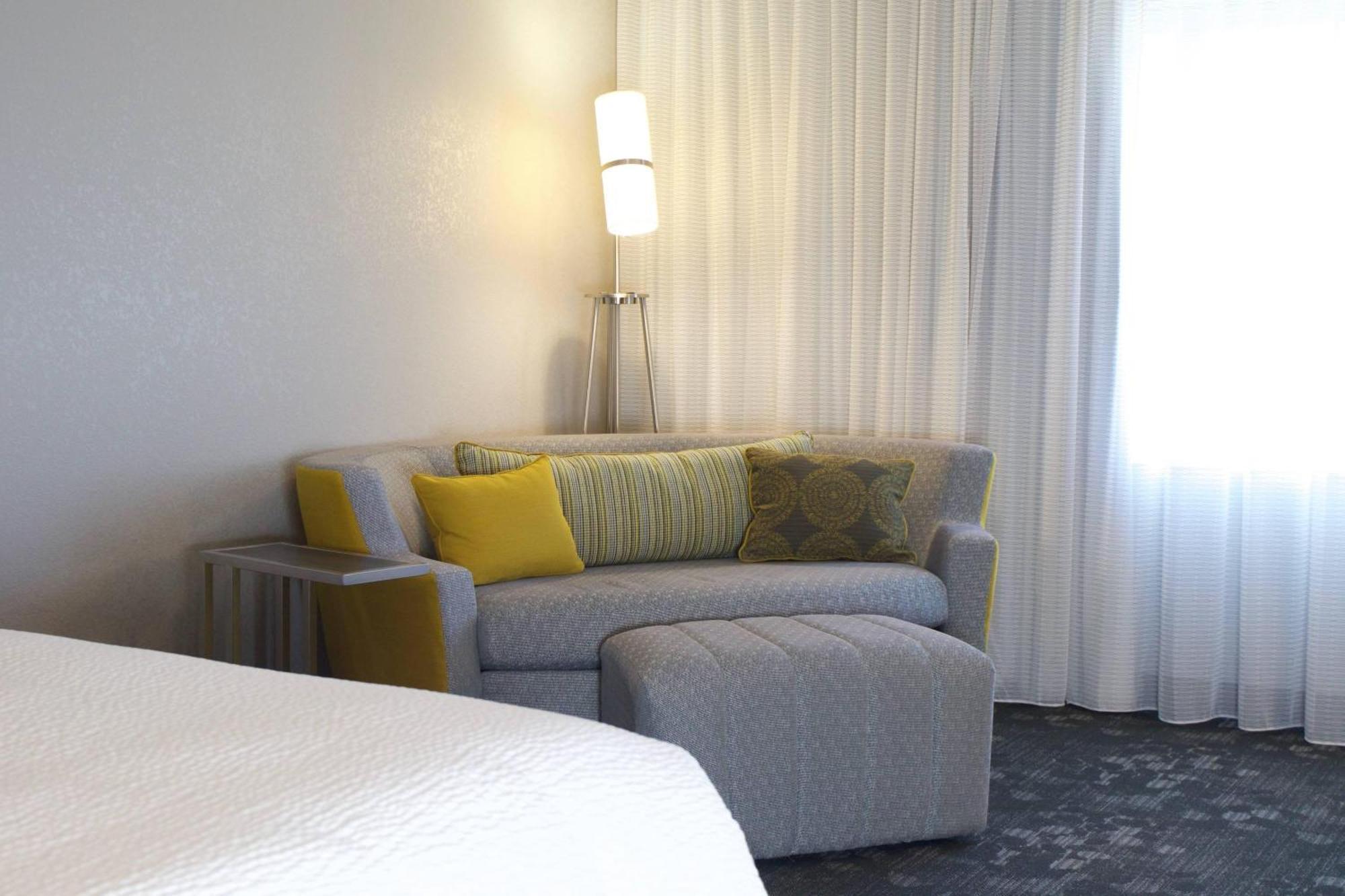 Courtyard By Marriott Asheville Airport Флетчер Экстерьер фото