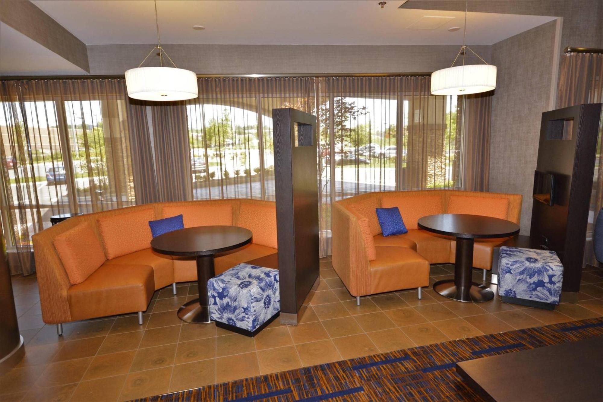 Courtyard By Marriott Asheville Airport Флетчер Экстерьер фото