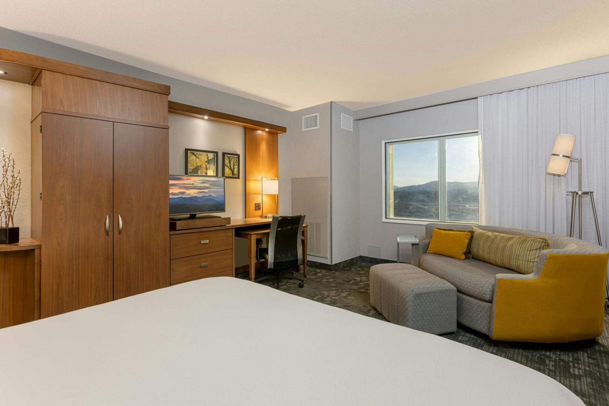 Courtyard By Marriott Asheville Airport Флетчер Экстерьер фото