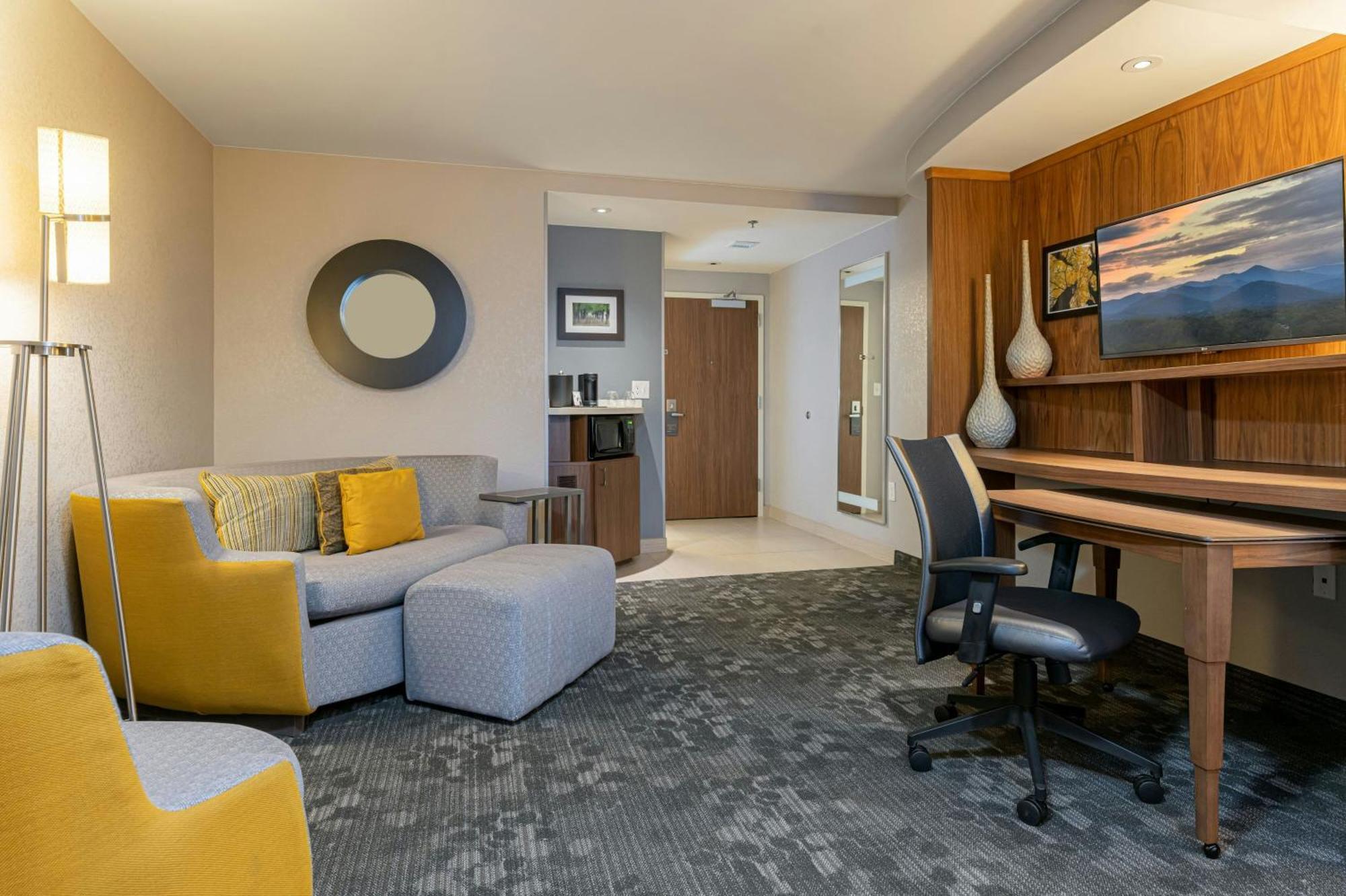 Courtyard By Marriott Asheville Airport Флетчер Экстерьер фото